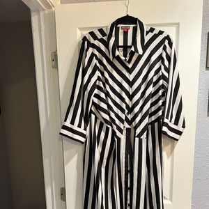 Vince Camuto long duster or can be worn as a dress